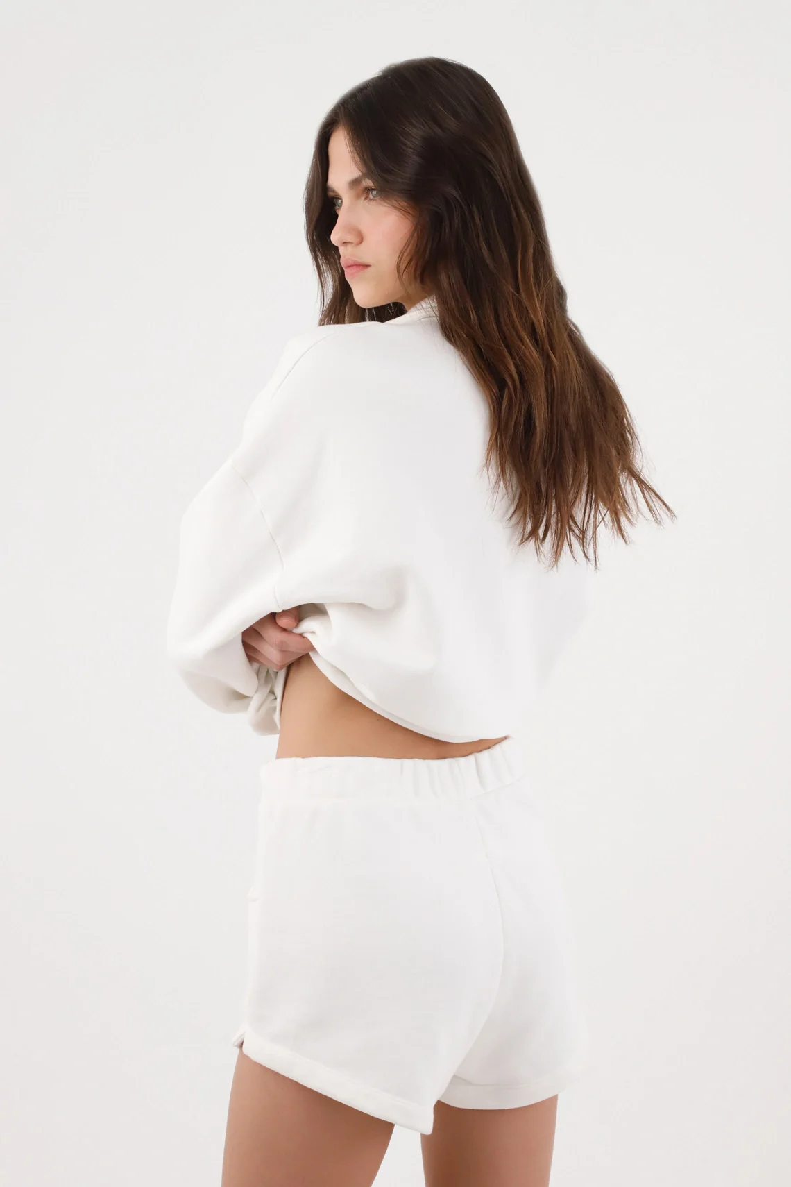White cotton bermuda shorts for women with side slit - Image 6