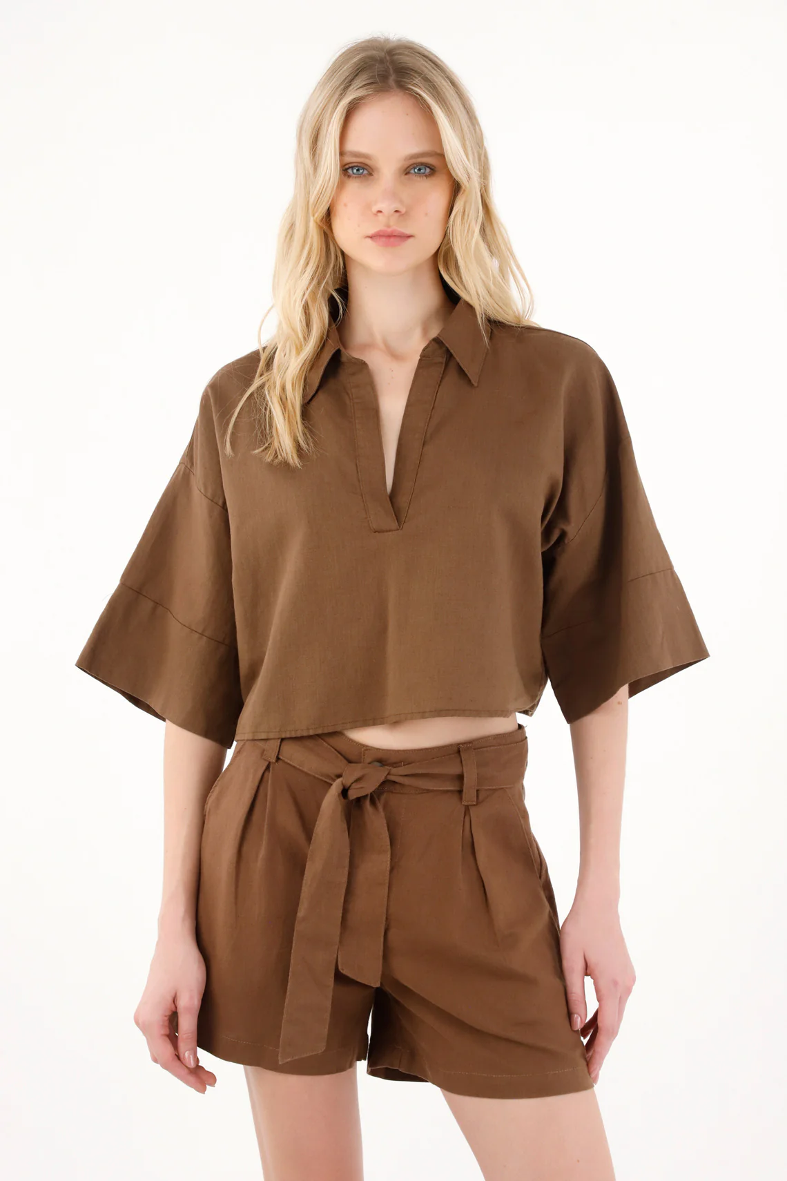 Women's Brown Shorts with Pockets and Belt - Image 5