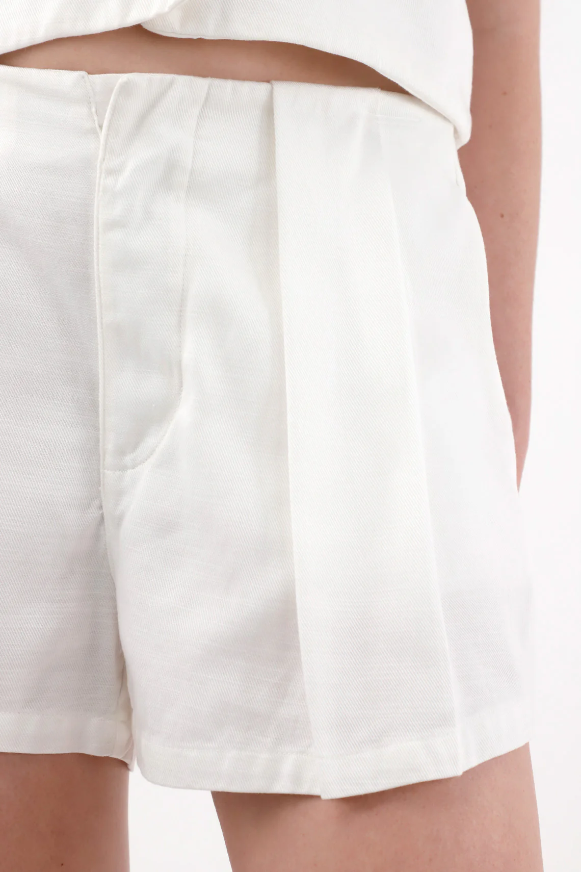 Women's High-Waisted Pleated Shorts in Cream - Image 3