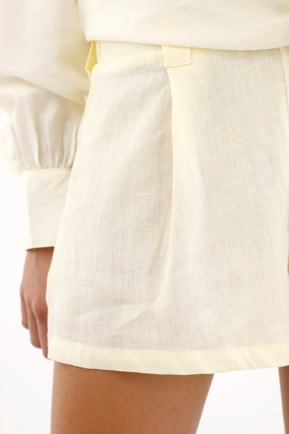 Mid-Rise Yellow Linen Shorts for Women - Image 3