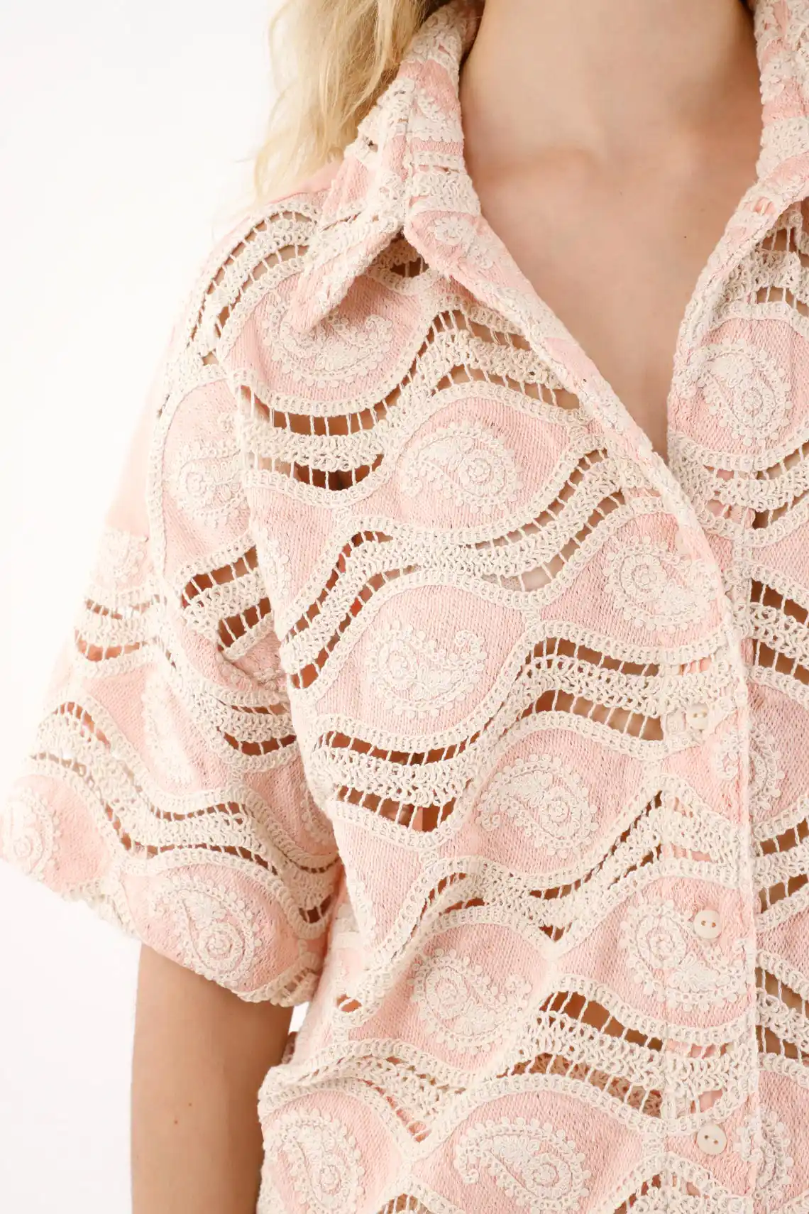 Camisa con bordado desagujado para mujer - Image 3