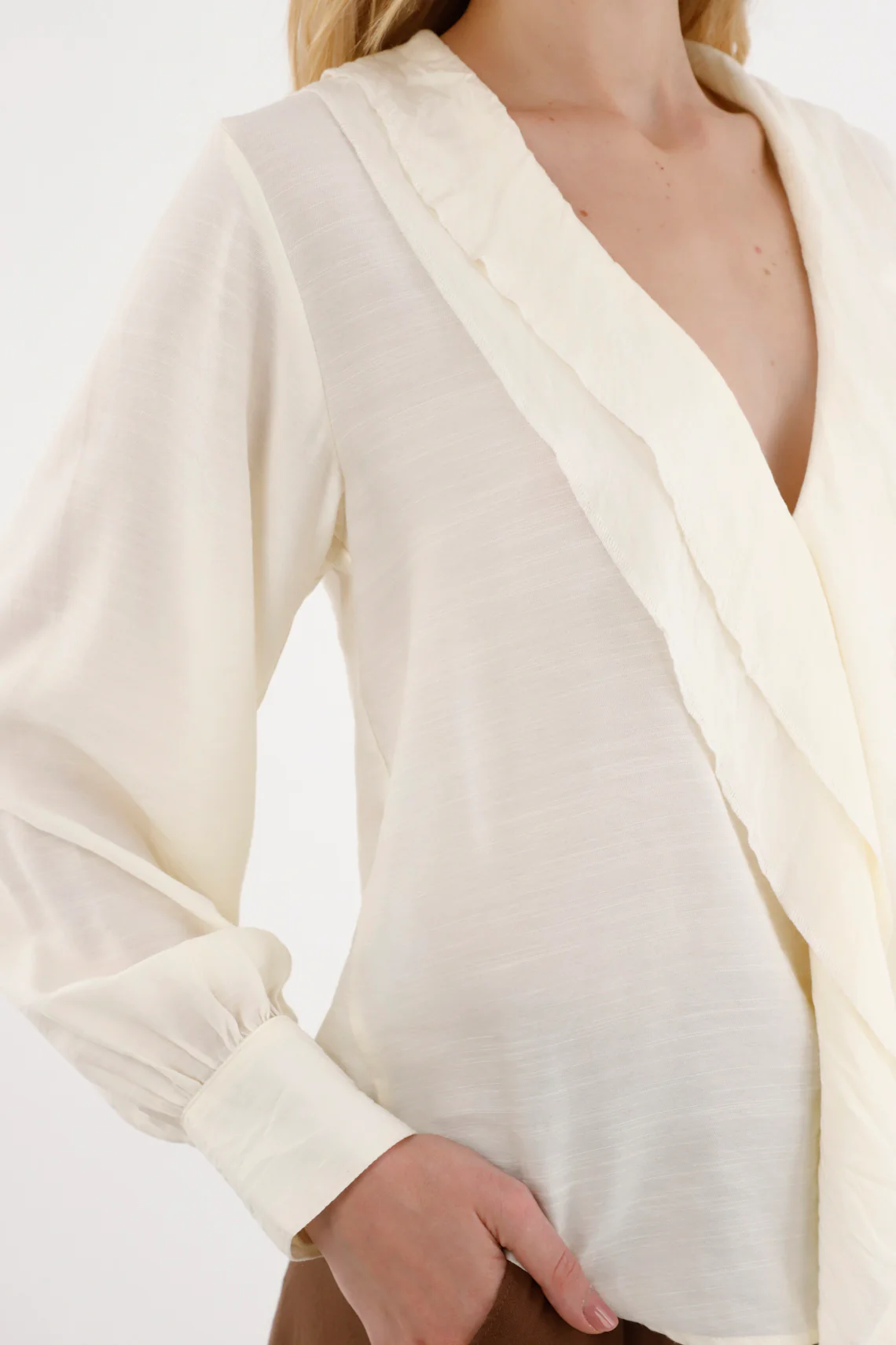 Women's Crudo V-Neck Blouse with Ruffles - Image 3