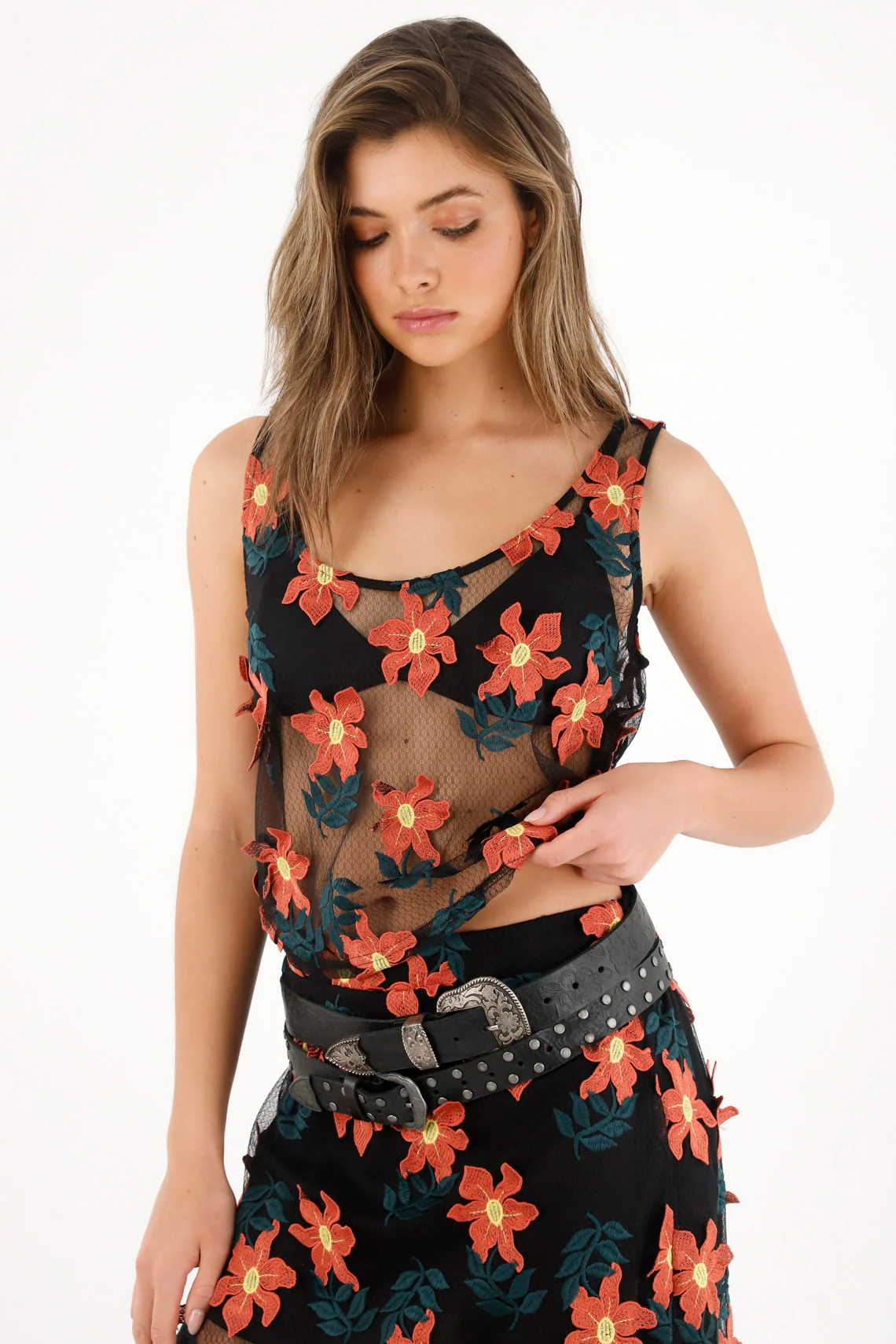 Women's sleeveless shirt with 3D flower appliqués - Image 2