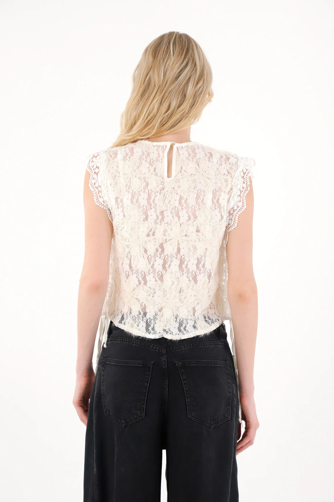 Women's Floral Embroidered Sleeveless Top - Image 4