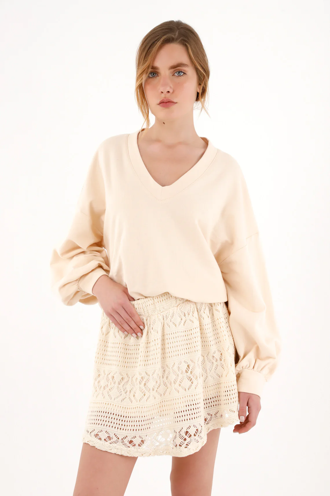 Women's beige knitted mini skirt - Image 2