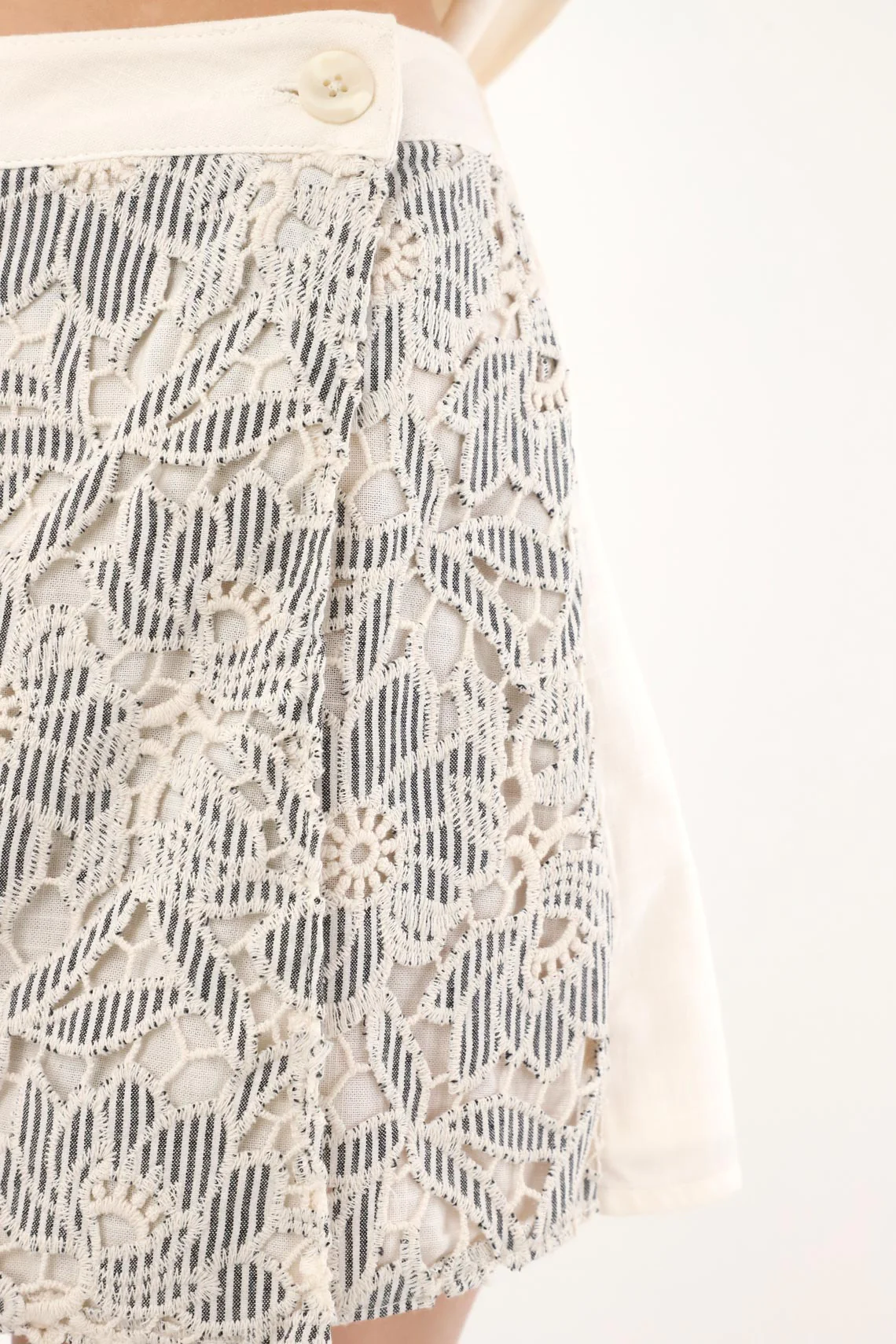 Women's Short Striped Floral Pattern Skirt - Image 3