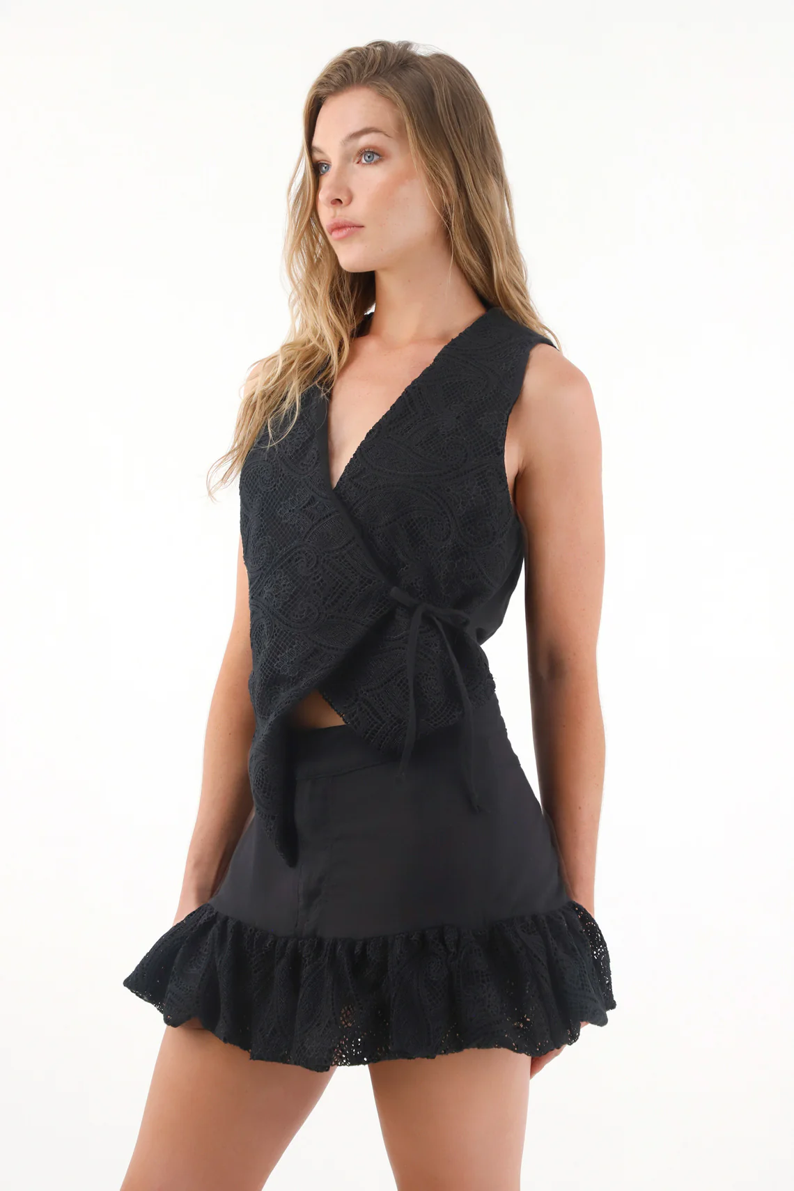 Black Short Skirt with Balloon Detail for Women - Image 2