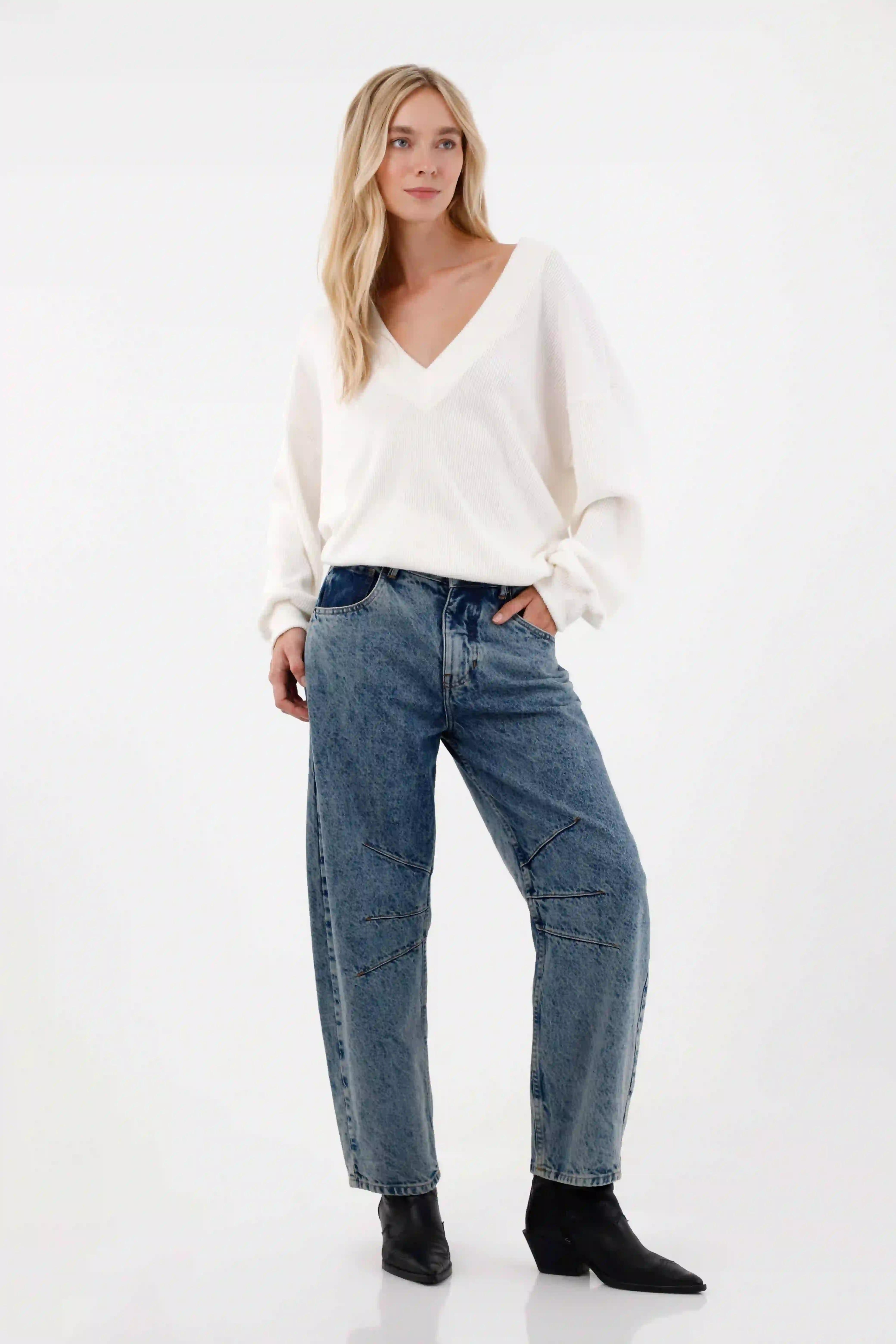 Medium Blue Horseshoe Jeans for Women - Image 2