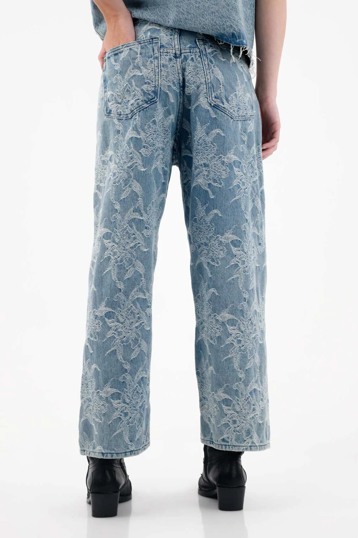 Straight Jeans with Floral Design for Women - Image 4