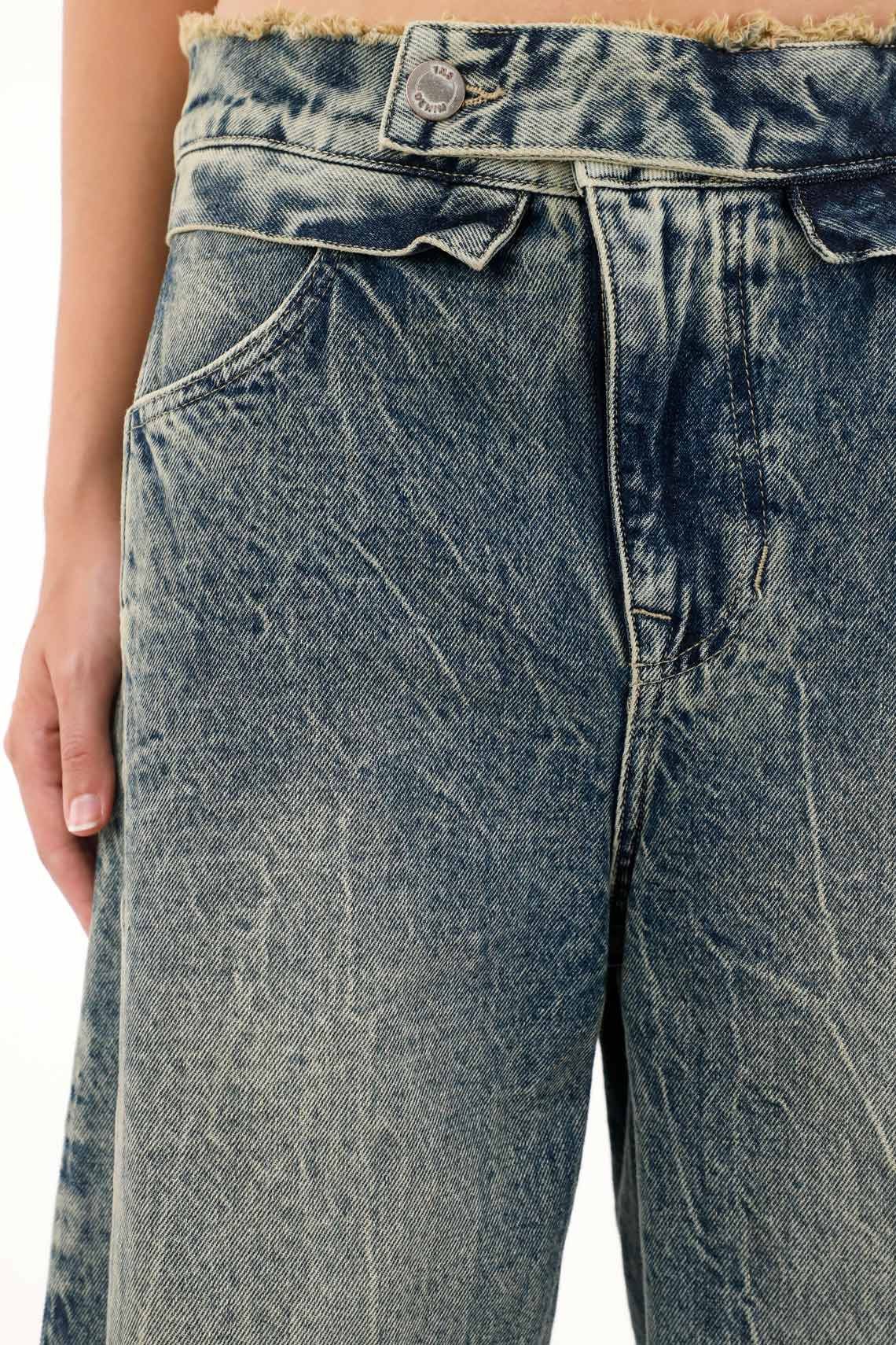 Low-Rise Horseshoe Jeans with Asymmetrical Detail for Women - Image 3