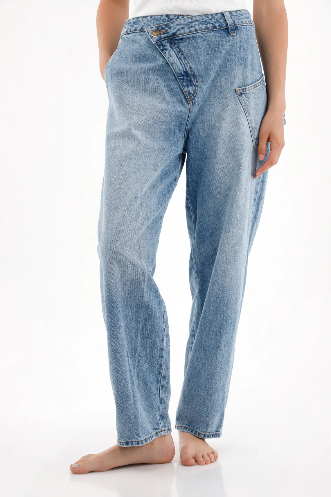 Women's Low-Rise Slouchy Jeans with Asymmetrical Design
