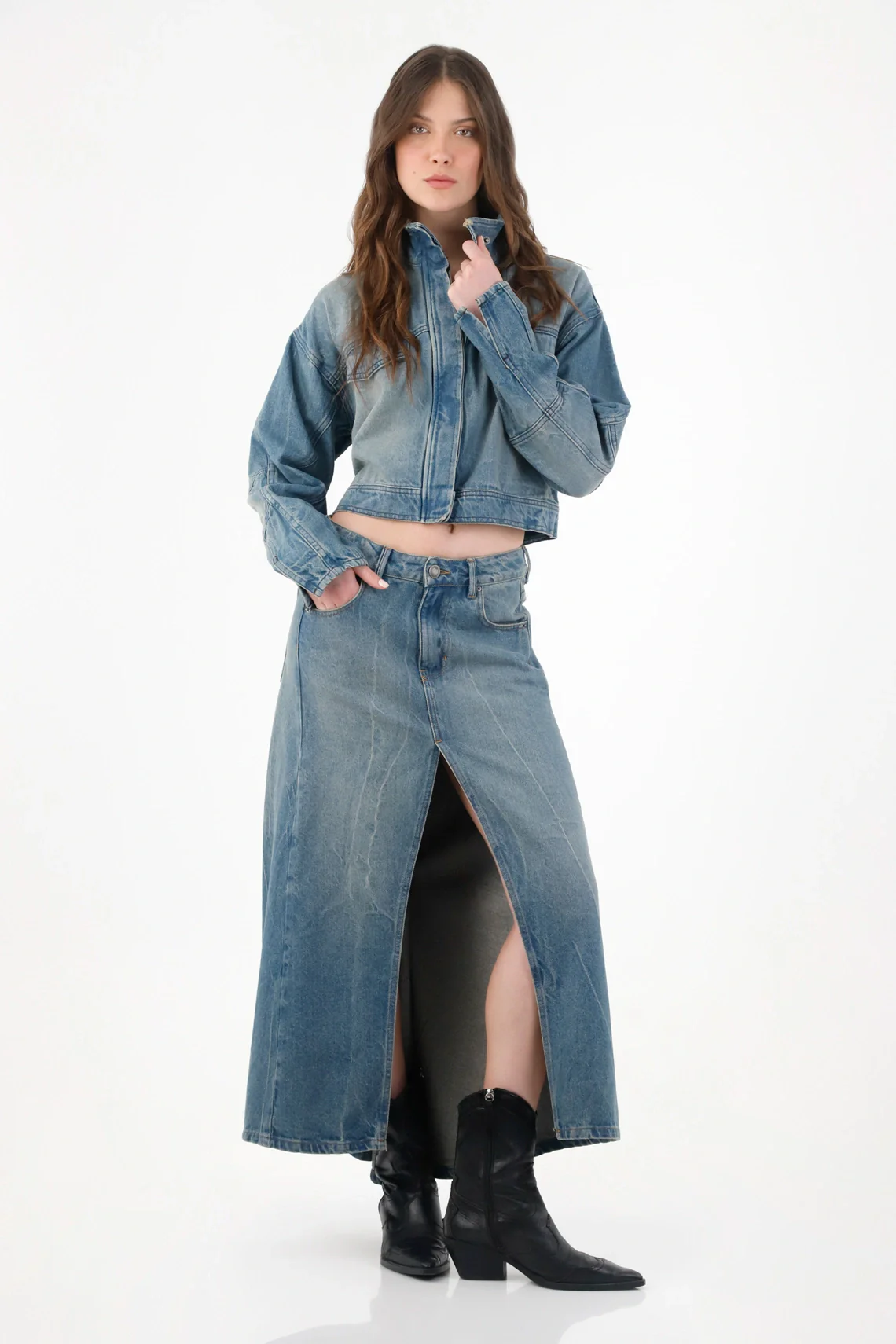 Long skirt for women in blue denim with straight cut and front slit