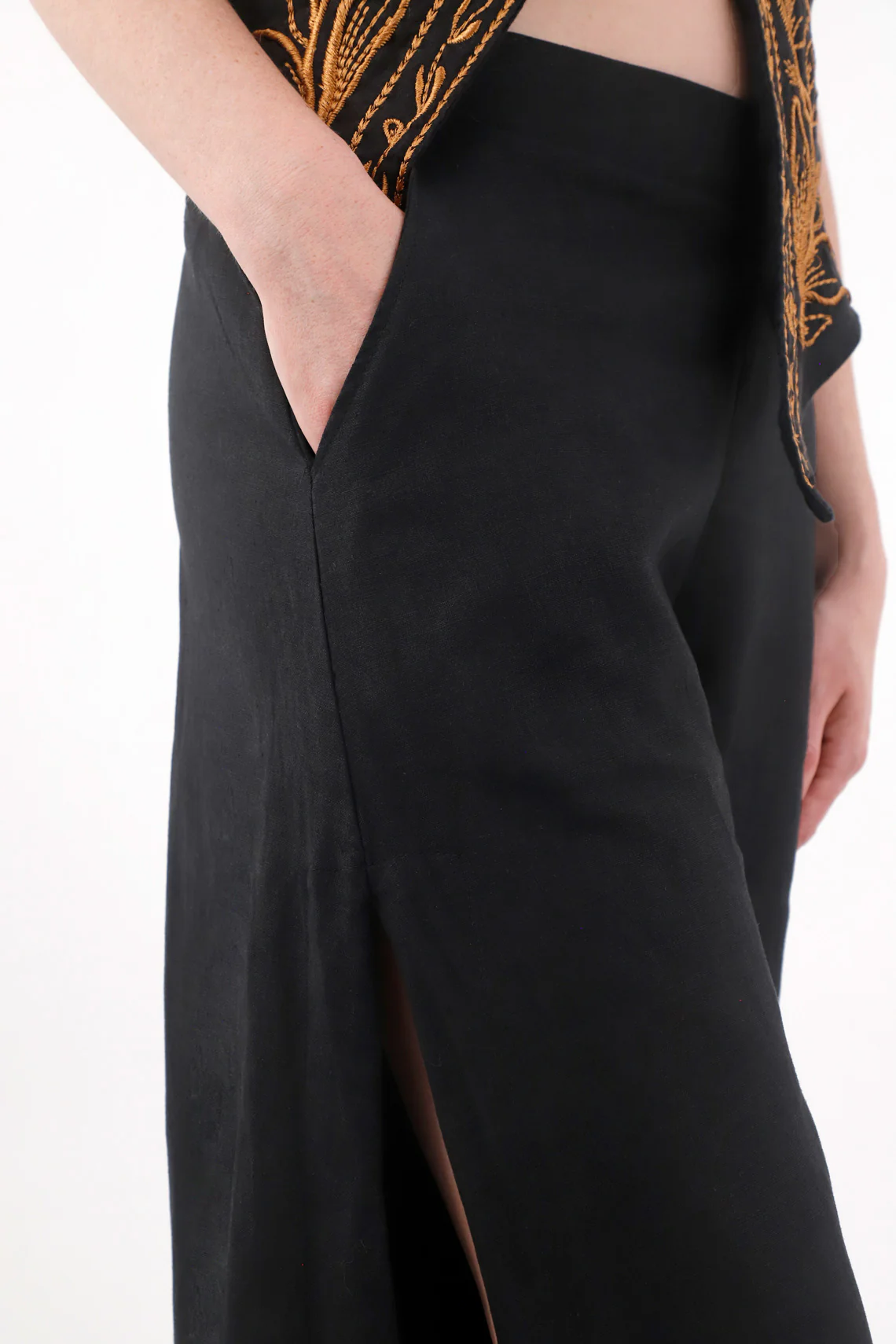Women's Black 100% Linen Wide Leg Trousers - Image 4