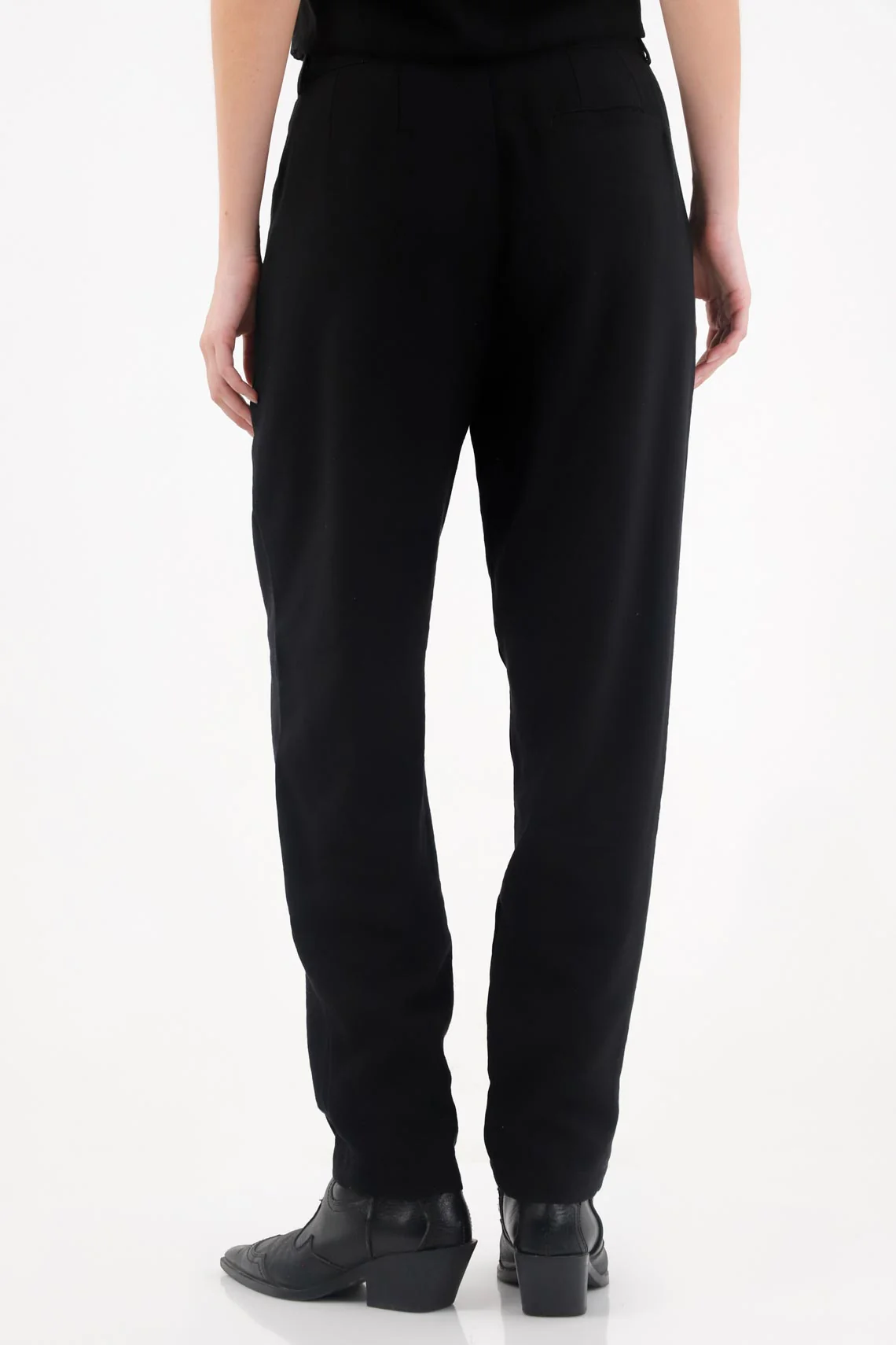 Black semi-fitted fluid fabric pants for women - Image 4