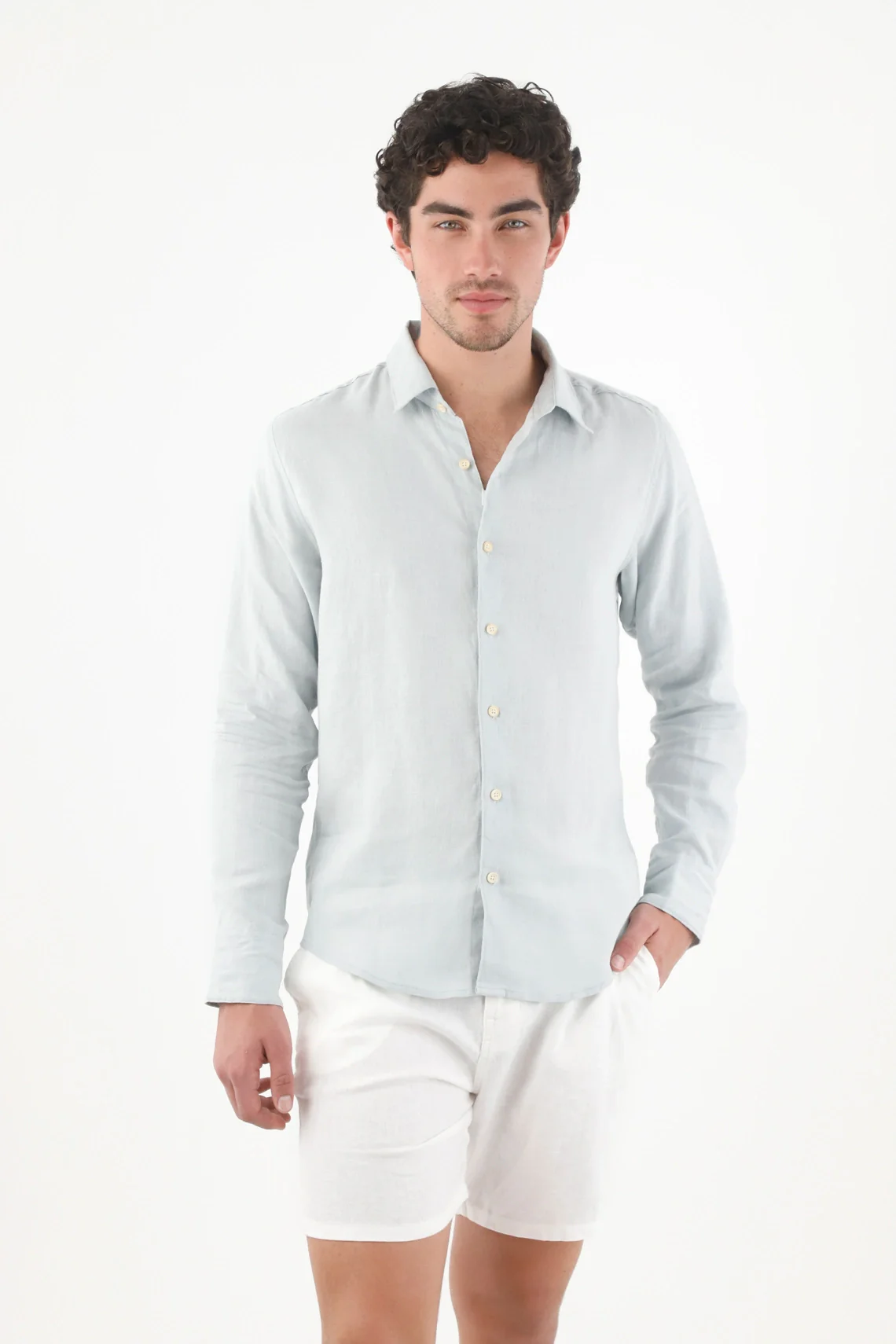 Regular fit shirt with cream buttons in ice blue for men