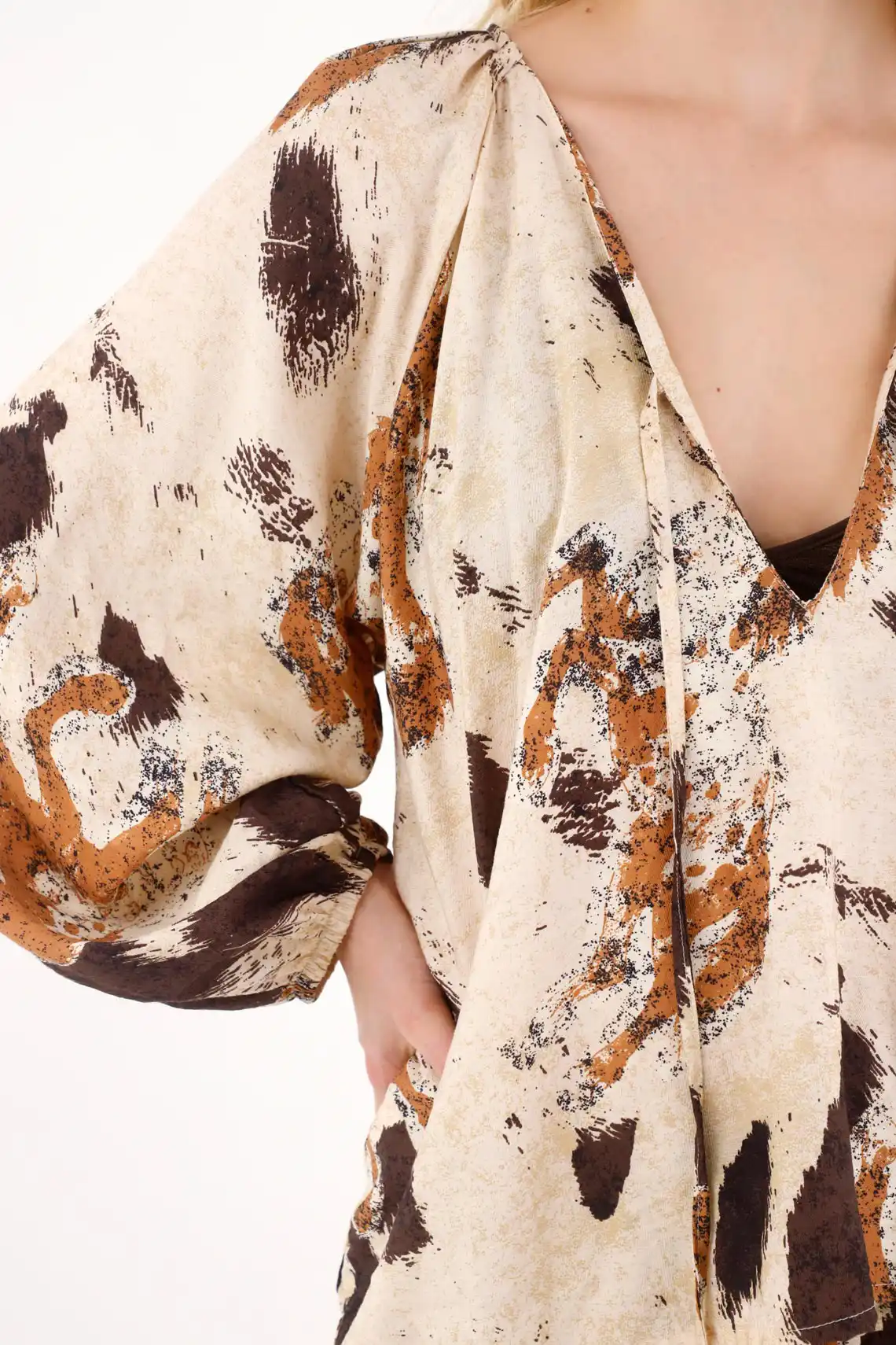 Printed Shirt with Straps at the Neck for Women - Image 3