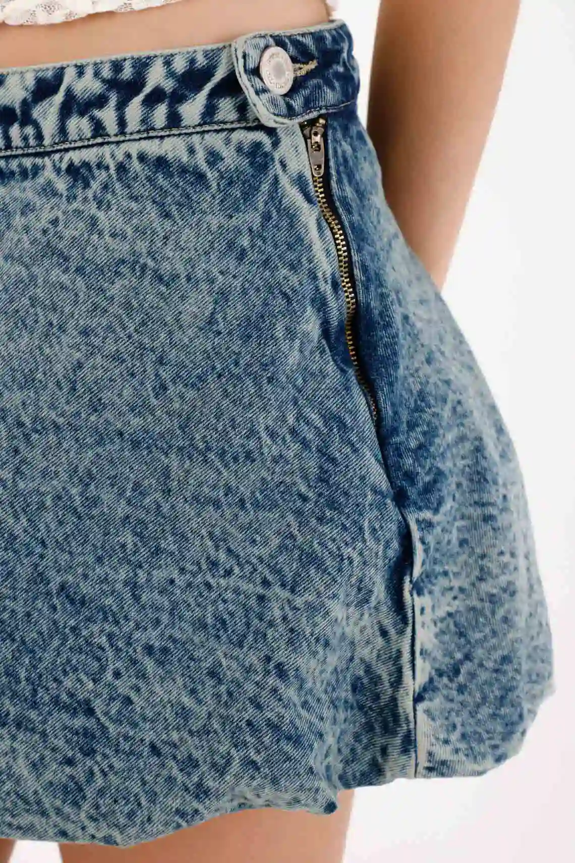 Short denim skirt in blue for women - Image 3