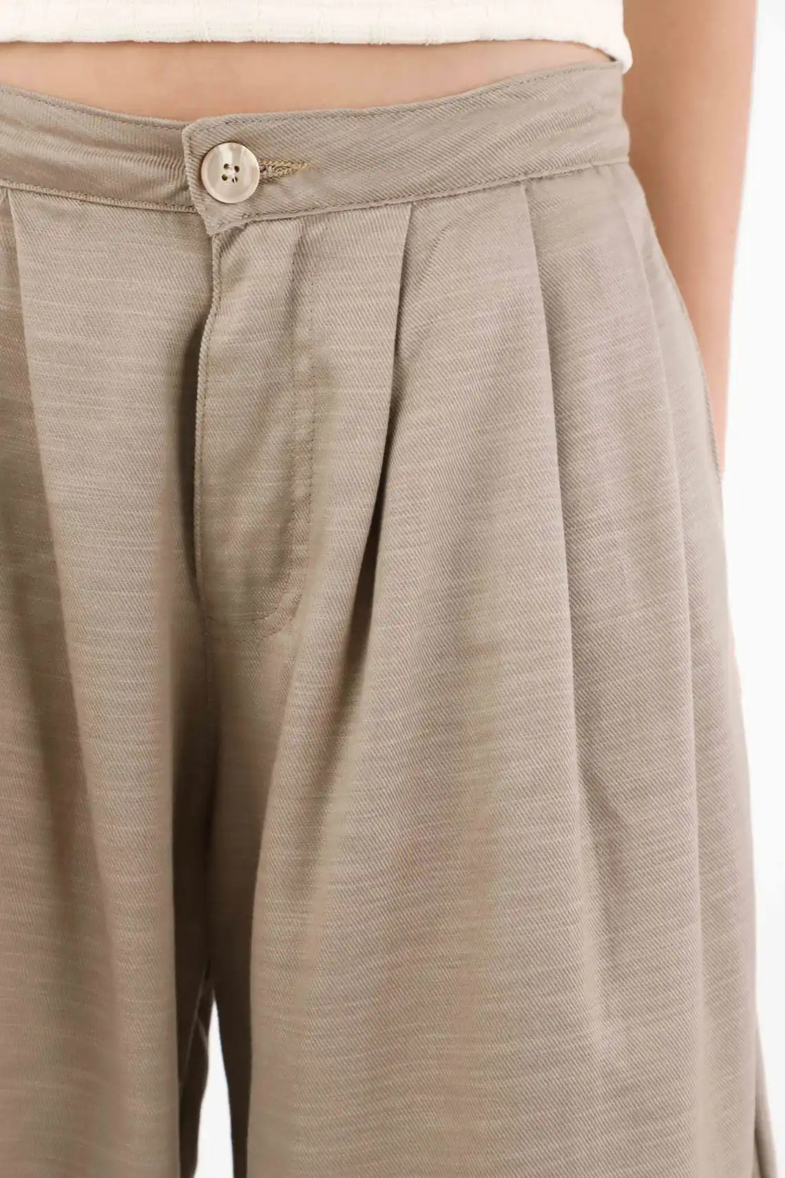 Wide-leg Trousers with Pleats for Women - Image 3