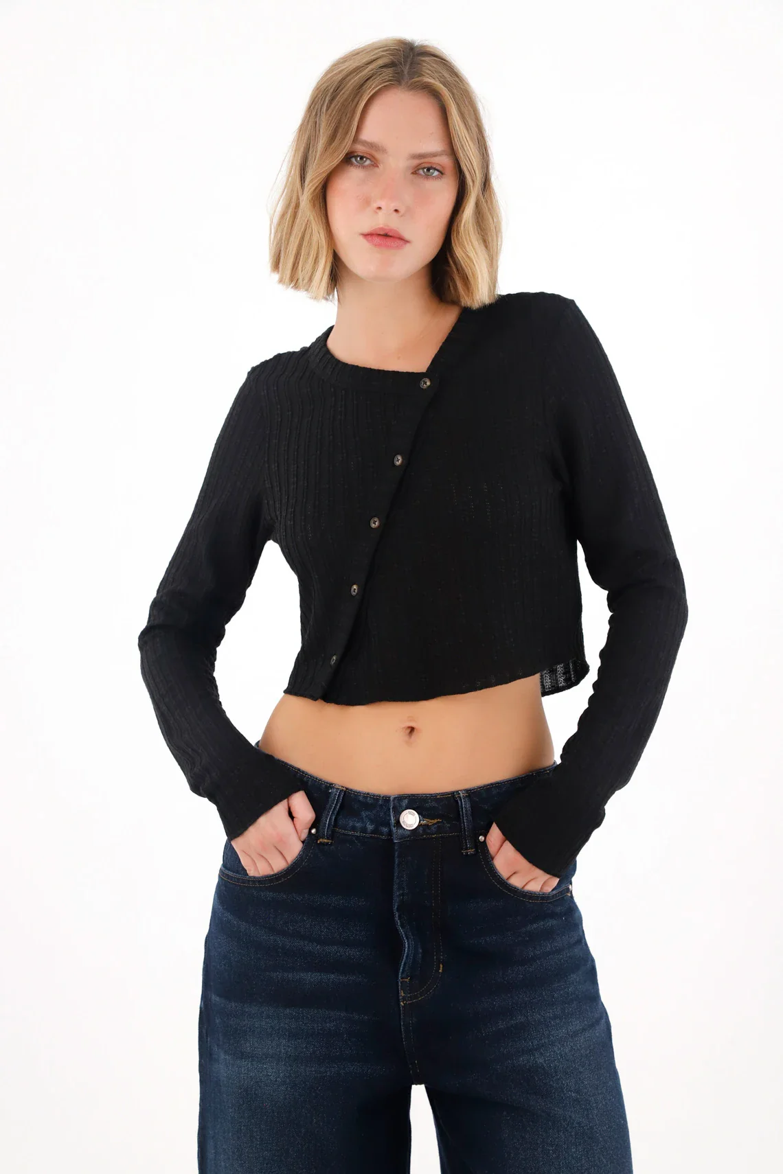 Black long sleeve crop t-shirt for women - Image 2