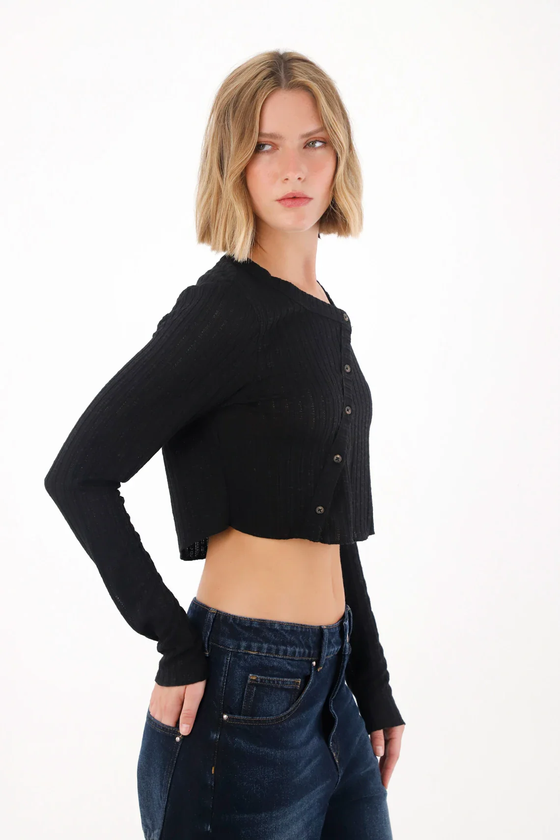 Black long sleeve crop t-shirt for women - Image 3