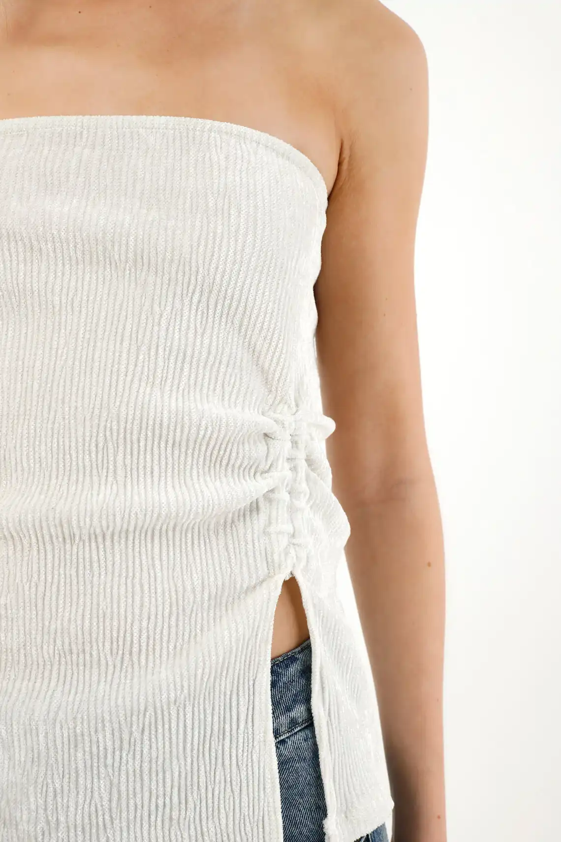 Sleeveless T-shirt with Pointed Hem in Gray for Women - Image 3