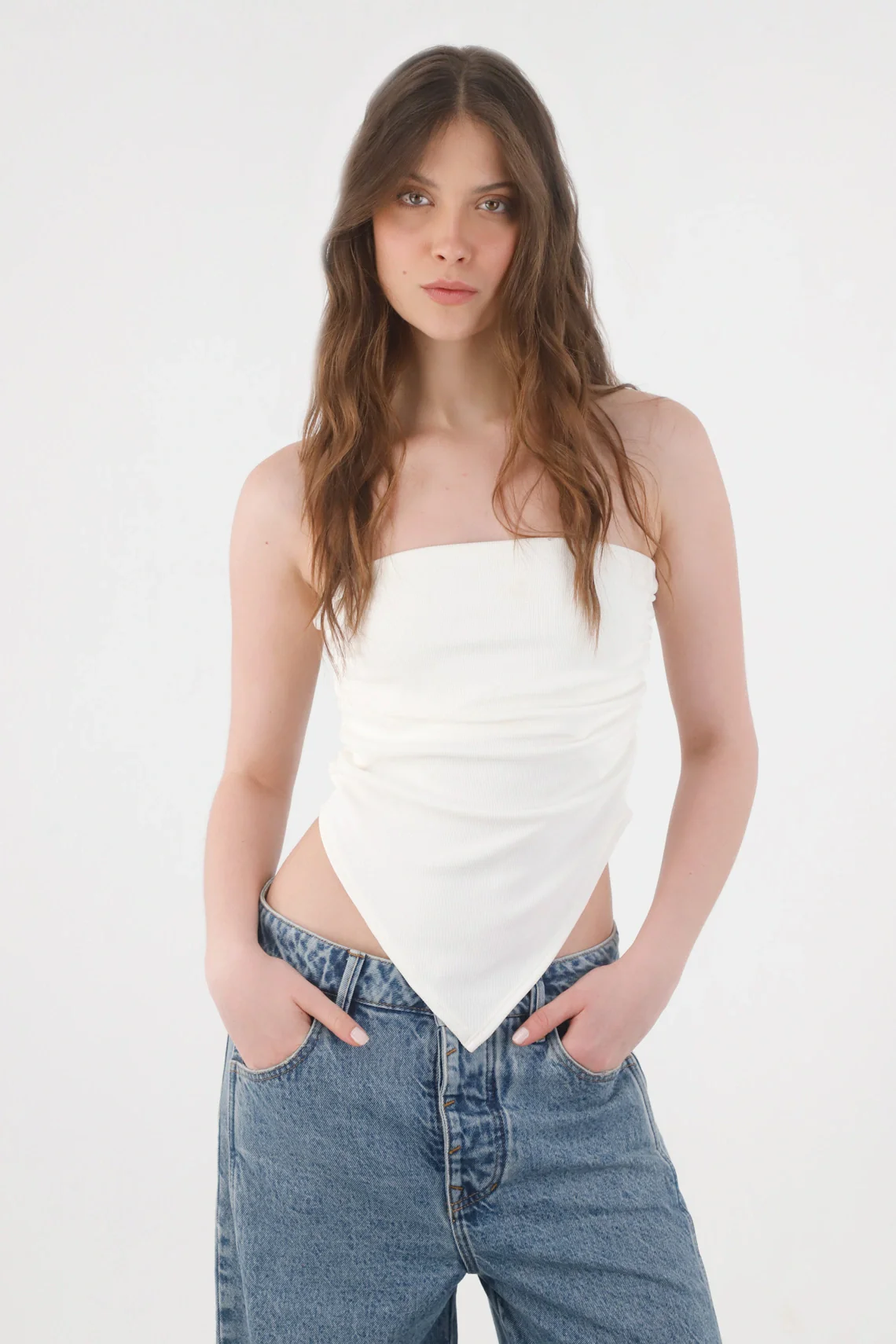 Women’s Fitted White Polyester Strapless Top with V-Neck