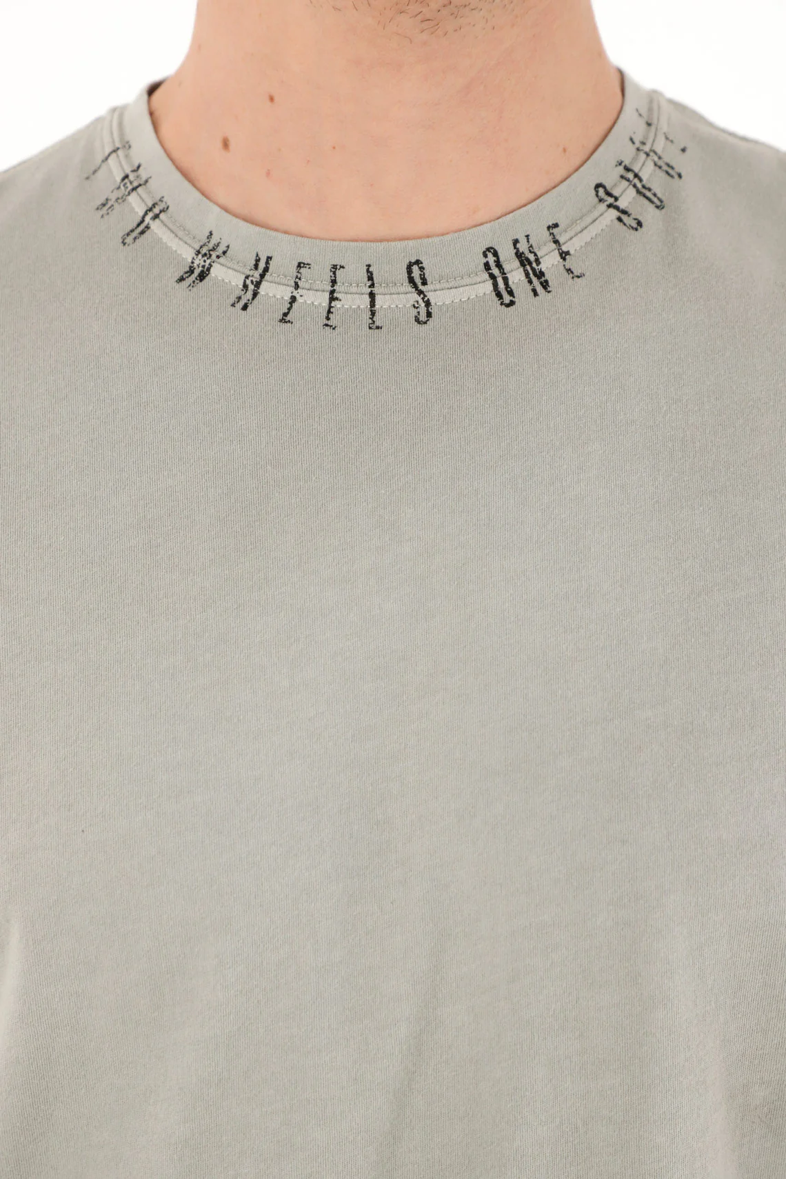 Men's gray t-shirt with print on the neckline - Image 2