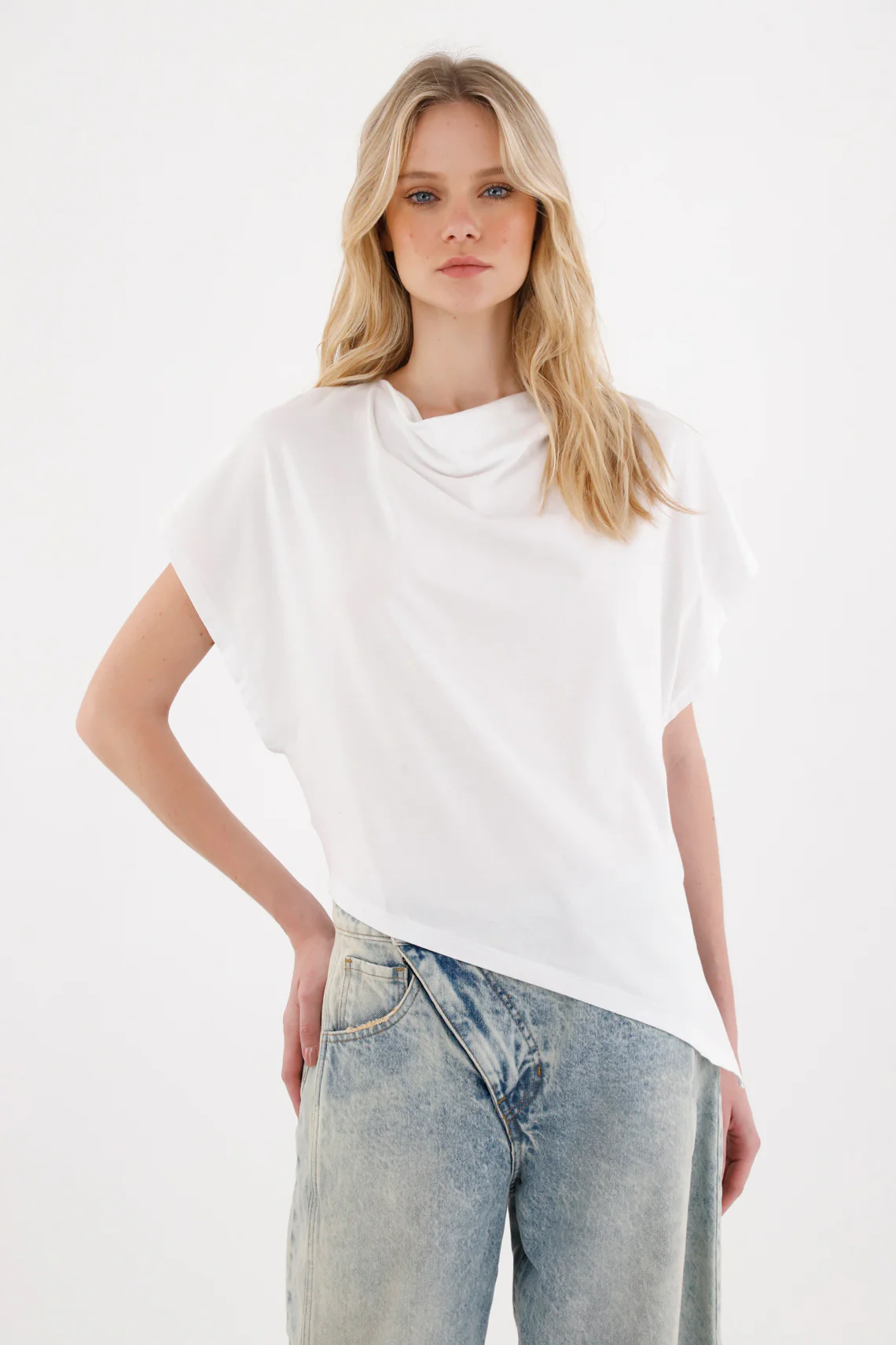 Women's White Sleeveless Asymmetrical Hem T-Shirt
