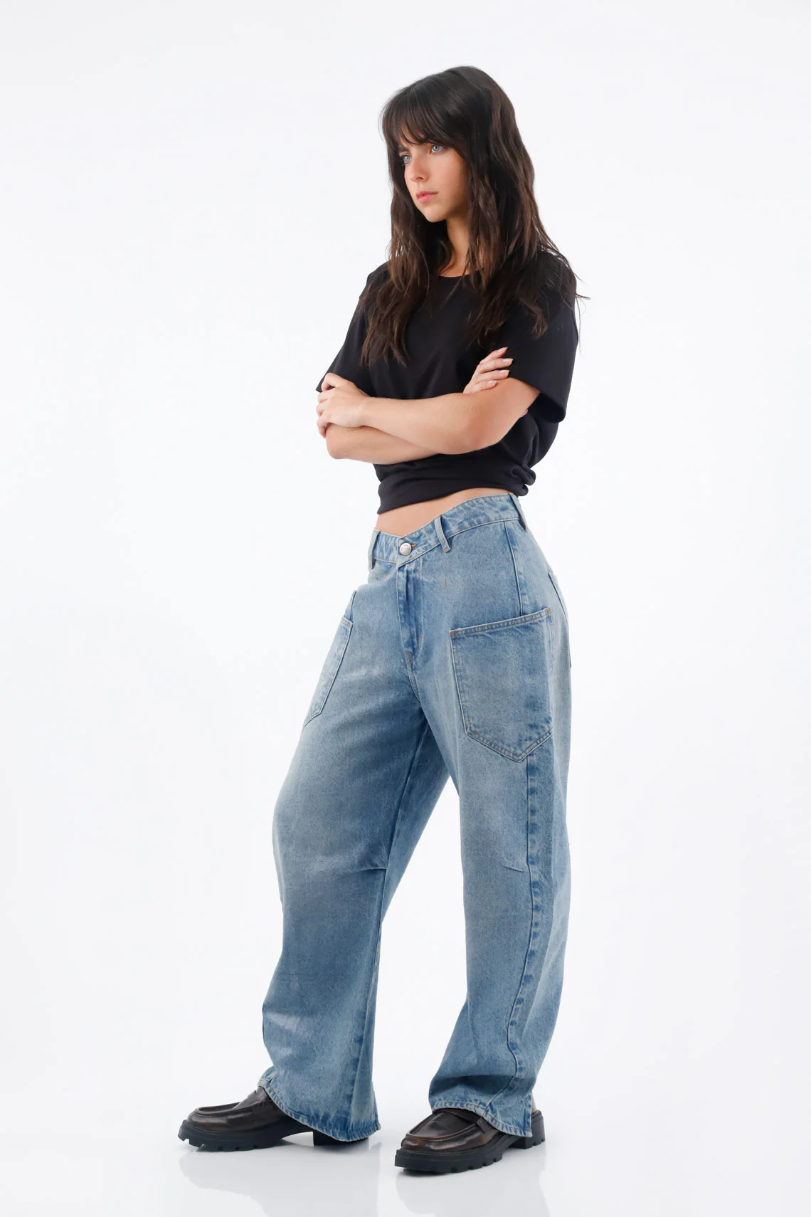 Women’s Jeans in Medium Blue Cotton Fit Horseshoe with Patch Pockets - Image 3